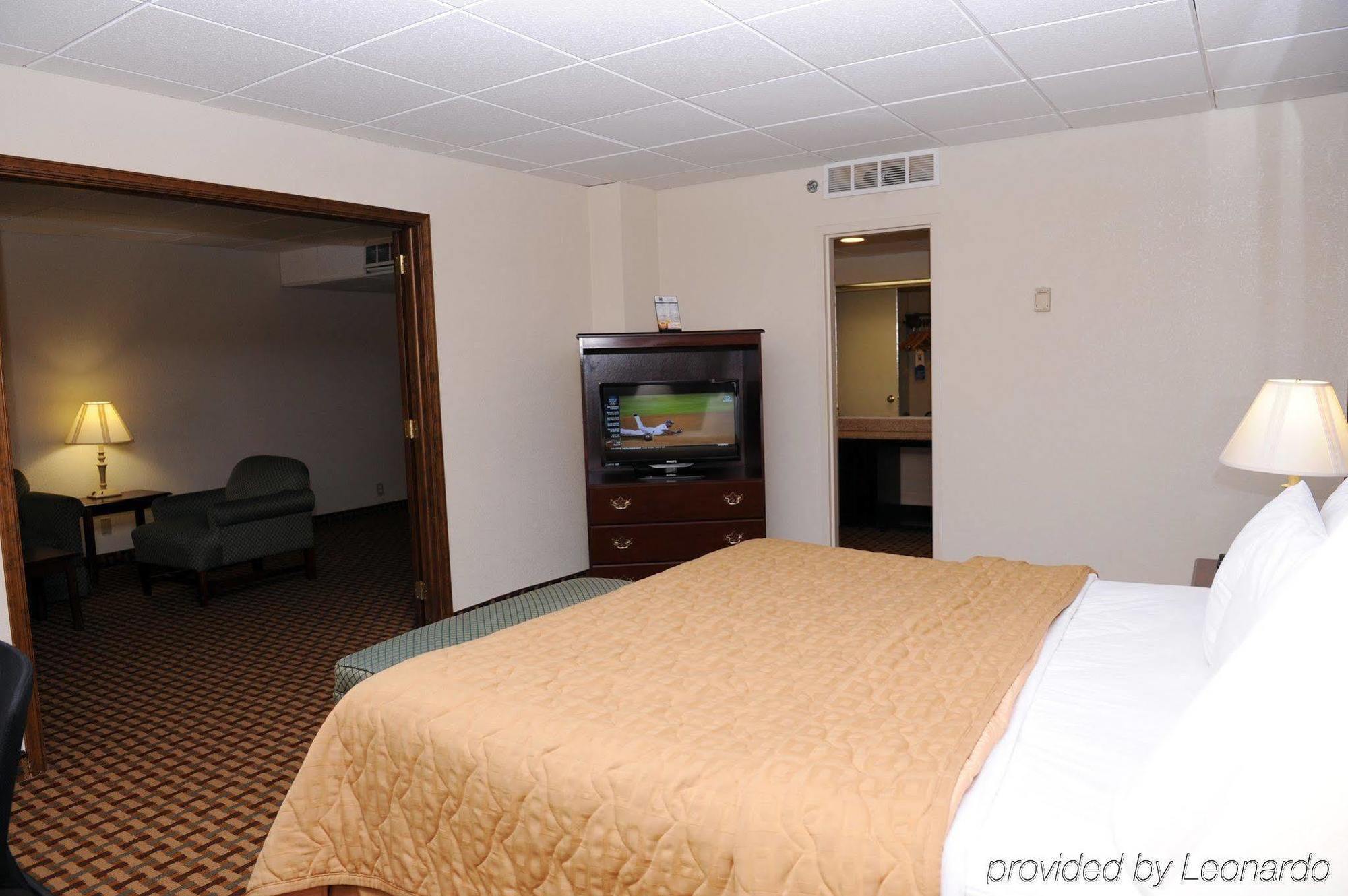 Quality Inn And Suites Conference Center Richmond Szoba fotó